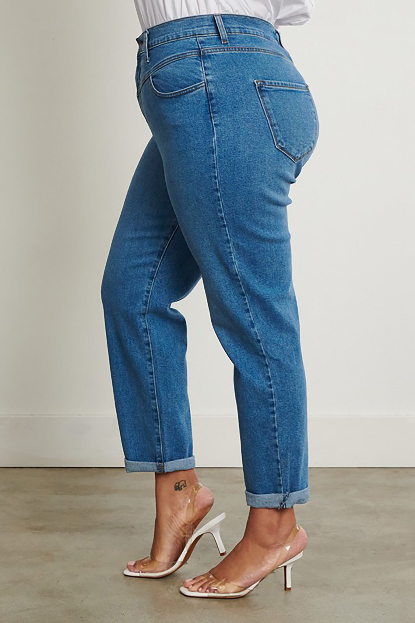 Edie Plus-Size Mom Jeans side view Belle and Broome