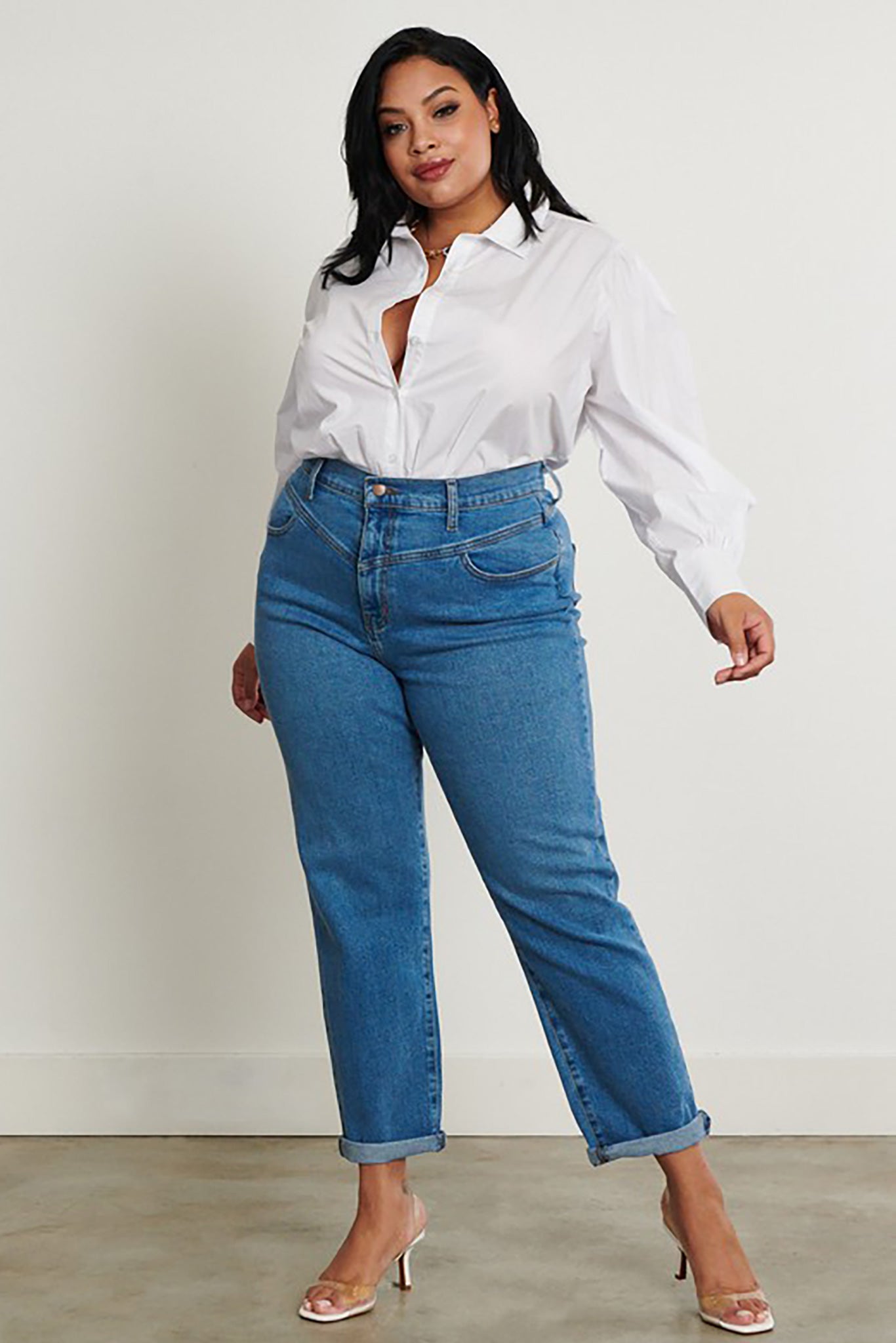 Edie Plus-Size Mom Jeans on model wearing white shirt and posing- Belle and Broome